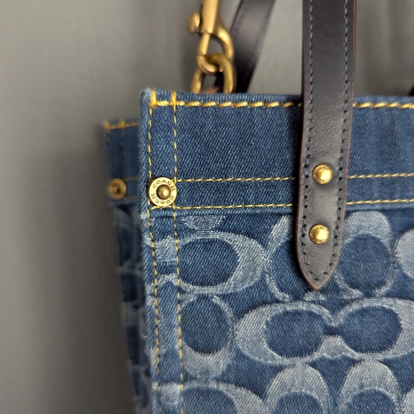 Coach mini denim field tote CA580 Signature denim and refined calf leather. - Picture 4 of 11